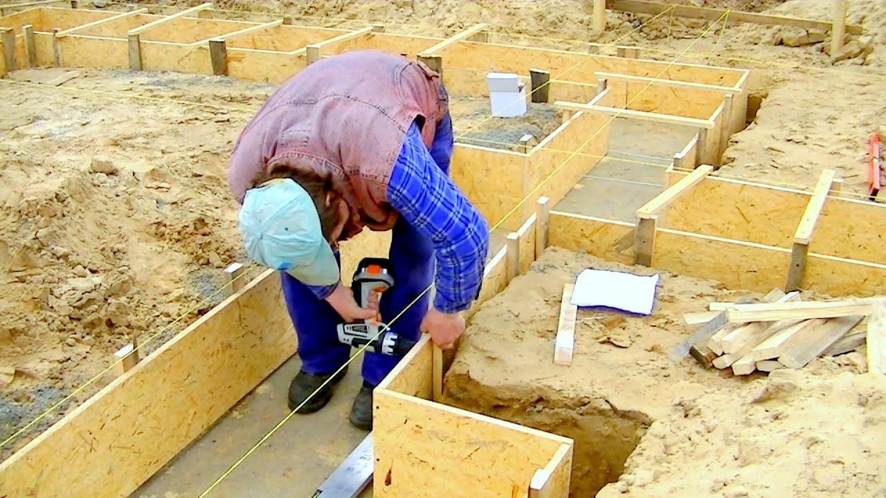 Construction d'une maison unifamiliale. Full HD. 2ème épisode. Coffrage de fondation