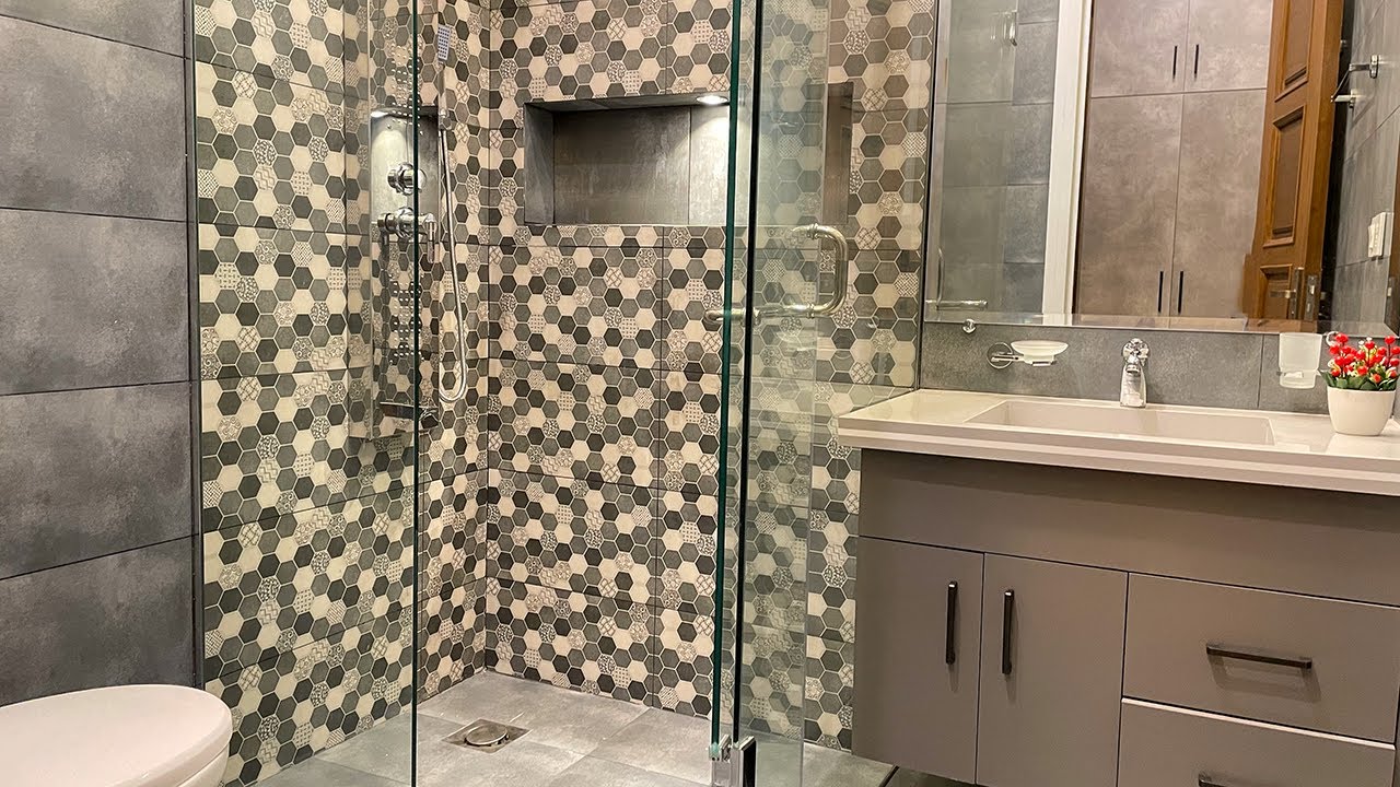 Washroom design 6' x 6' [feet] || small bathroom tiles design