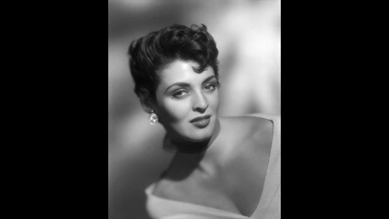 Susan Ball sings 