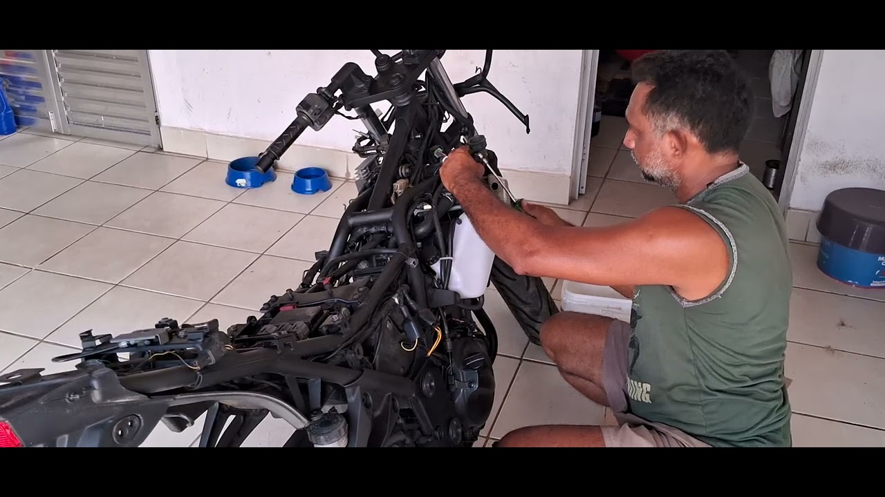 Kawasaki ninja 250R montando o arrefecimento. 