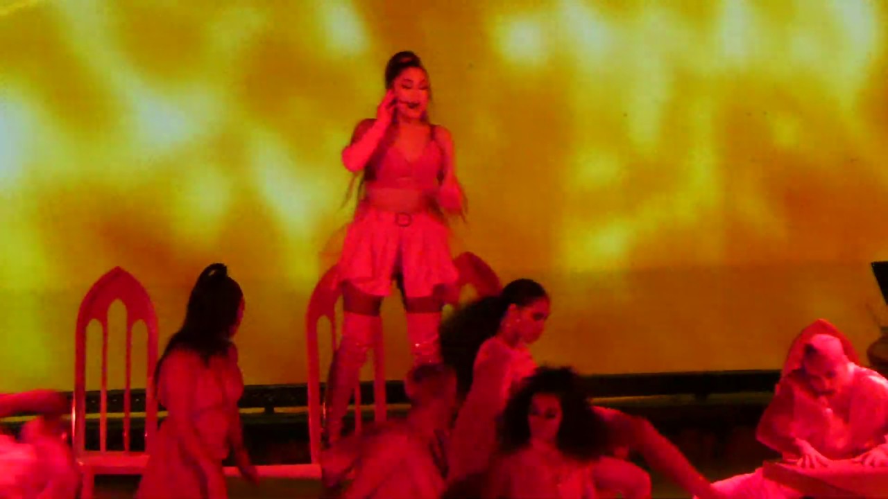 Ariana Grande  - God Is A Woman (Live in Philadelphia Sweetener World Tour 2019)