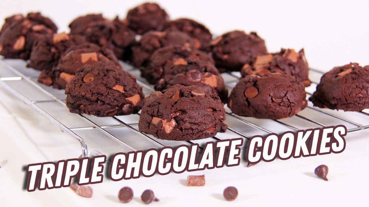 Super Gooey Triple Chocolate Chip Cookies - New York Style!