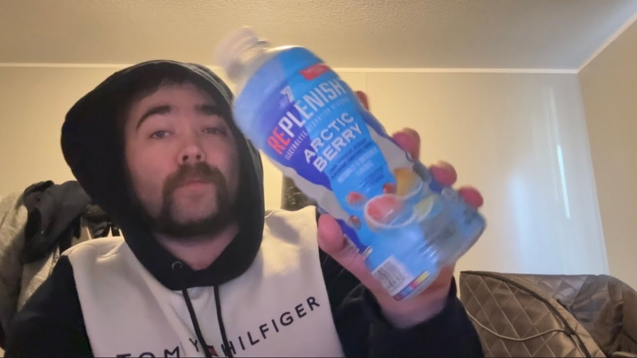 Обзор напитка 7/11 Replenish Arctic Berry