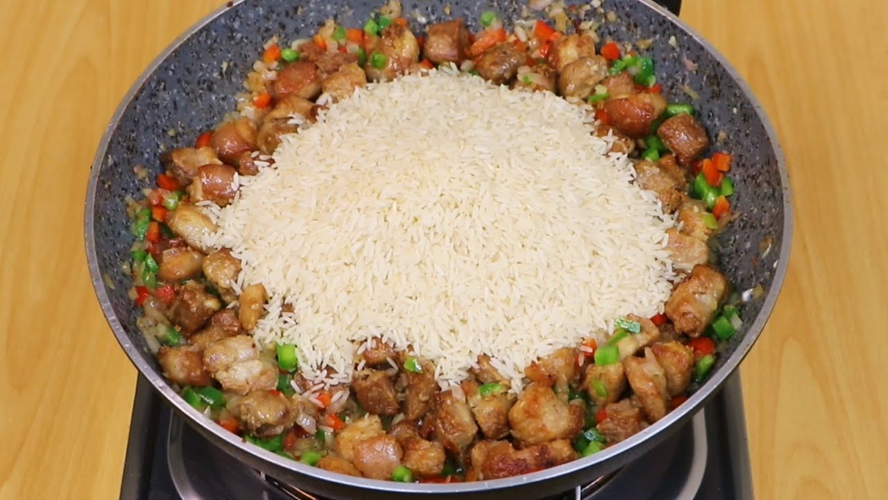 Приготовьте вкусный рис со свиной грудинкой и удивите свою семью!