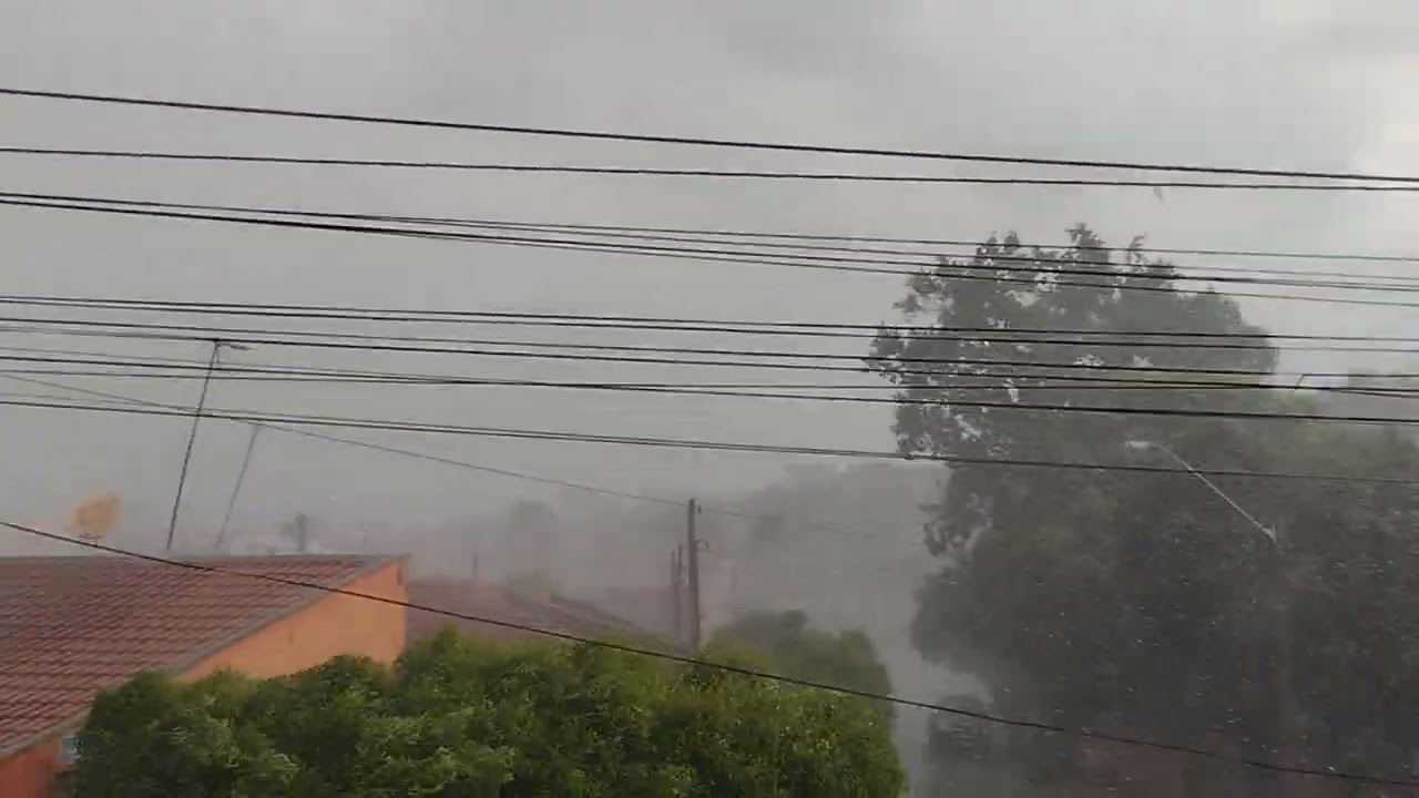 hoje muita chuva e vento em pontal