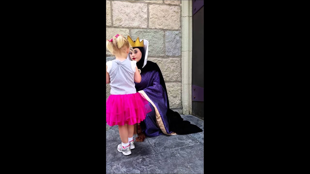 Kids with the Evil Queen (Disneyland)