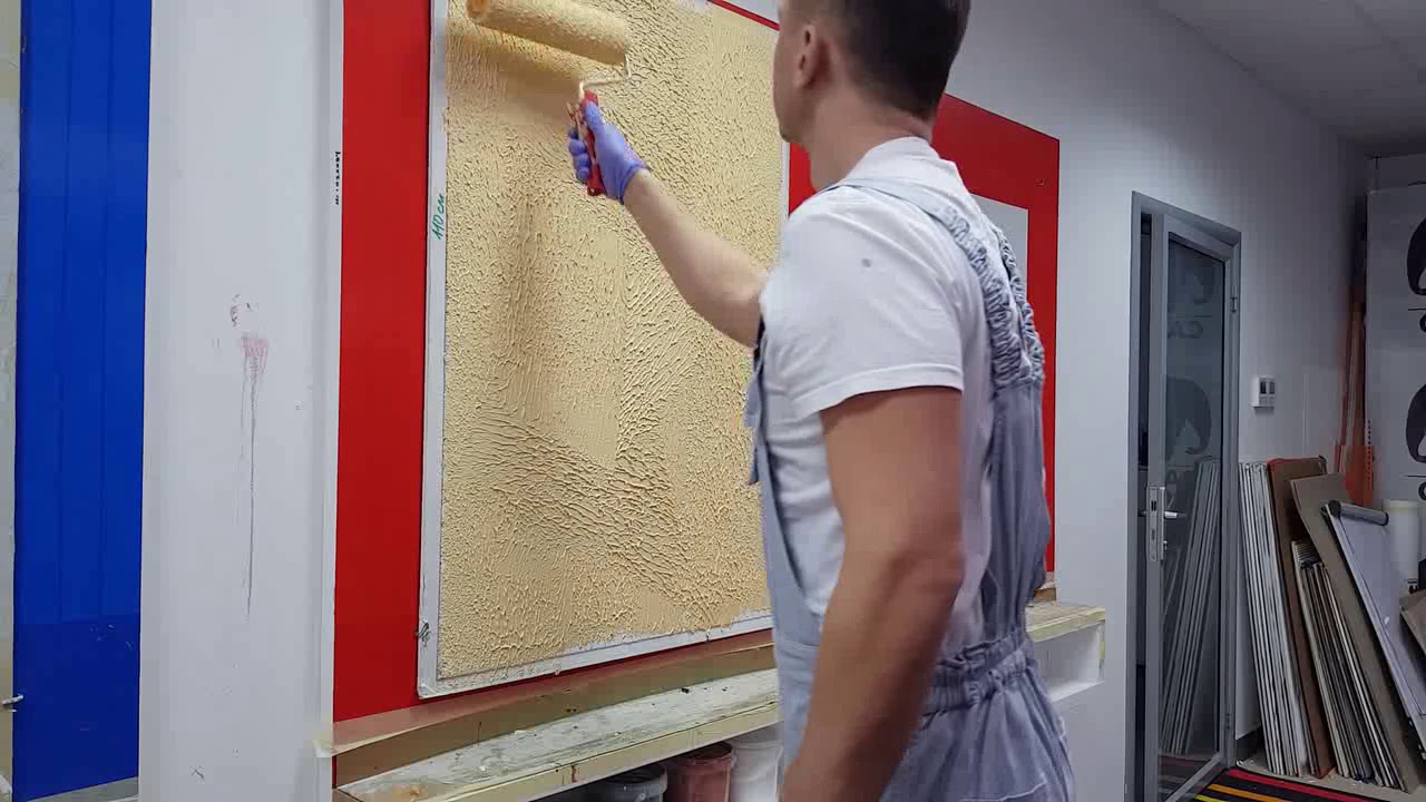 Нанесение фактурной краски без шпатлевания