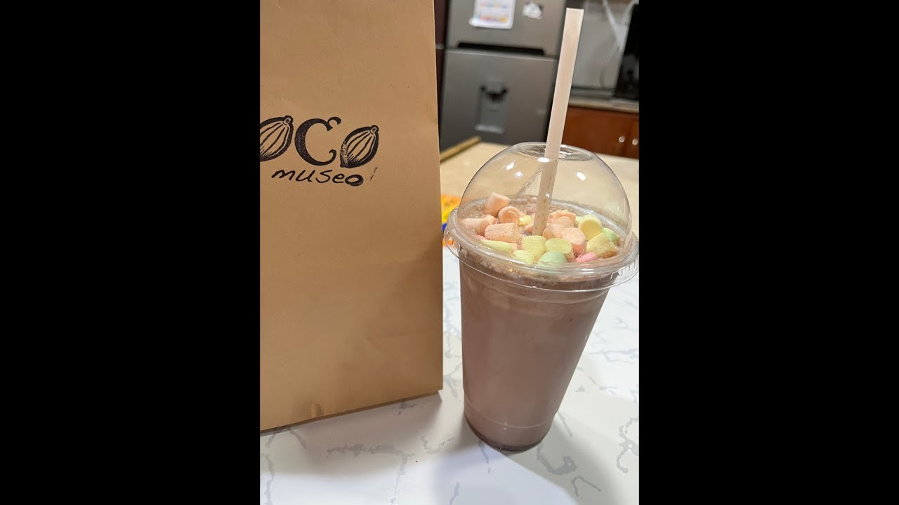 Probando chocolate peruano 52% en el ChocoMuseo del Centro 🍫🇵🇪