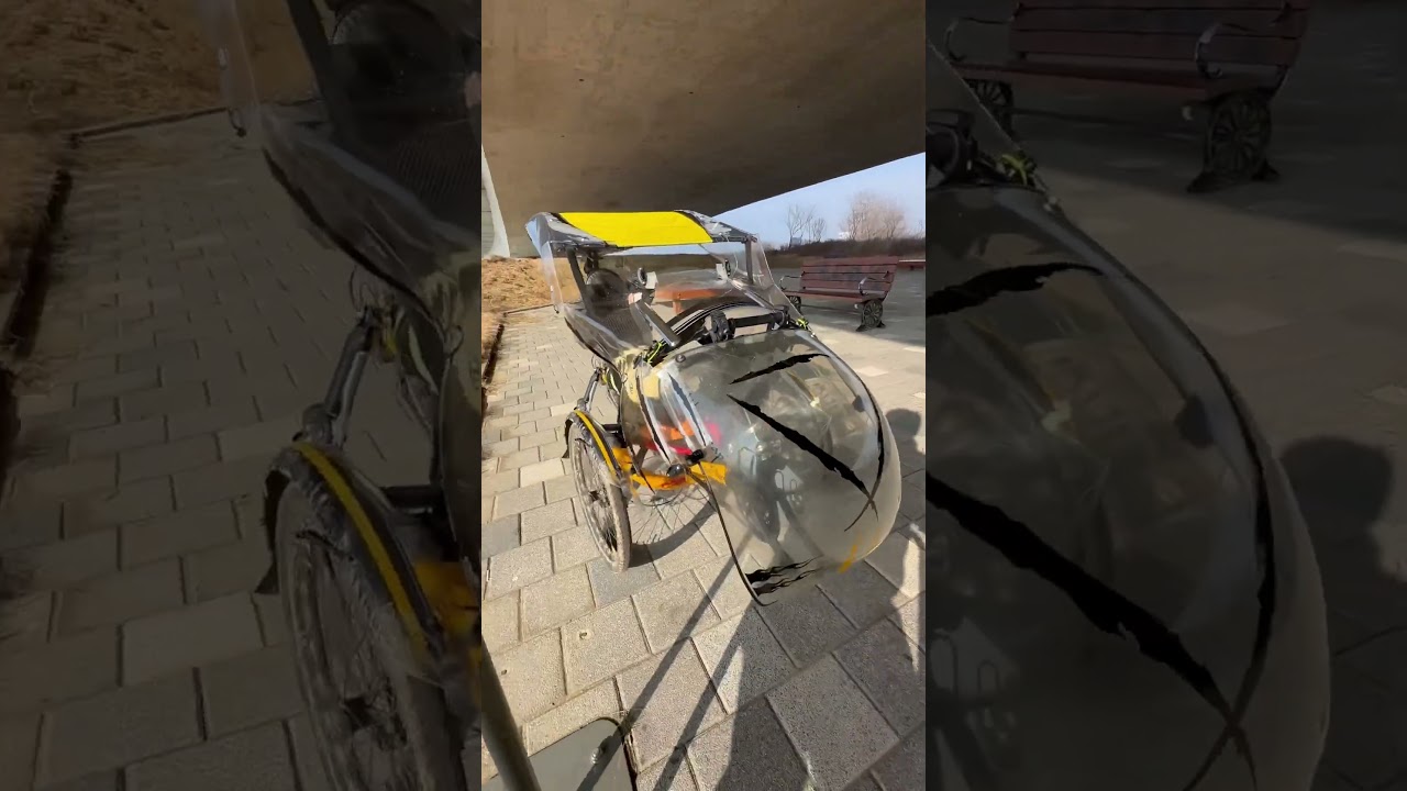 tribike with electric rear wheel motor covered by wind and rain protector  자태