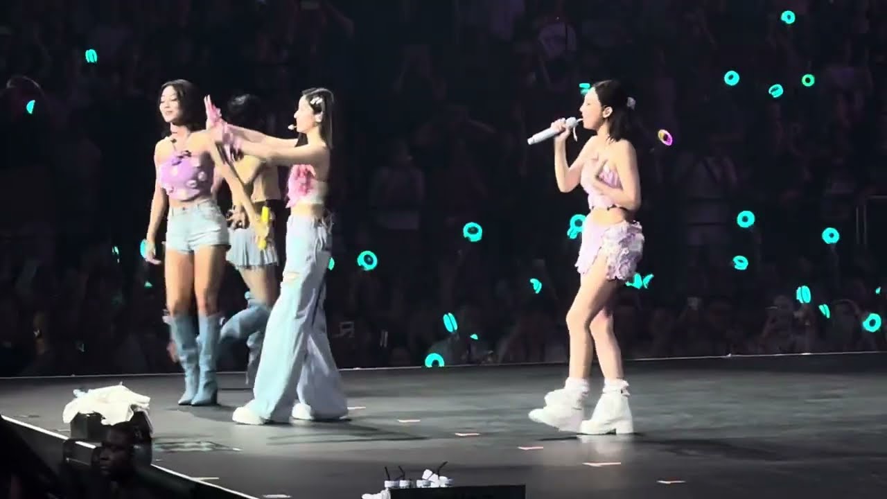 TWICE - QUEEN OF HEARTS @ PARIS ACCOR ARENA 230911