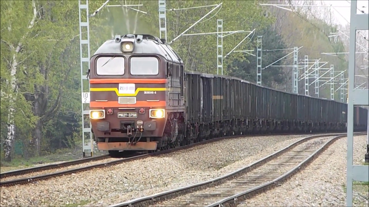 Długie, imponujące pociągi towarowe i transport dużej ilości samochodów w Rudzie Śląskiej