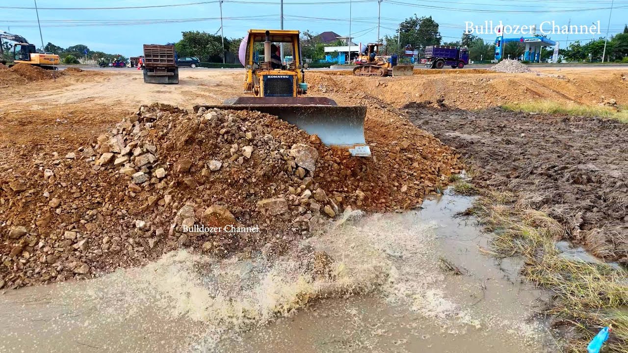 Good job Corner & Dozer KOMATSU D53P Pushing & Soil Stone, Dump Truck 5Ton Unloading