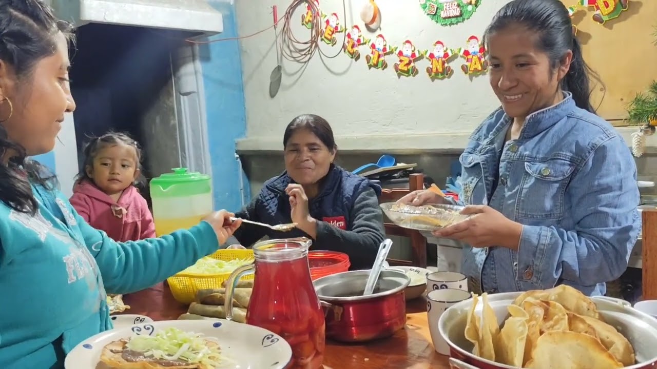 Cena en familia para recibir la navidad
