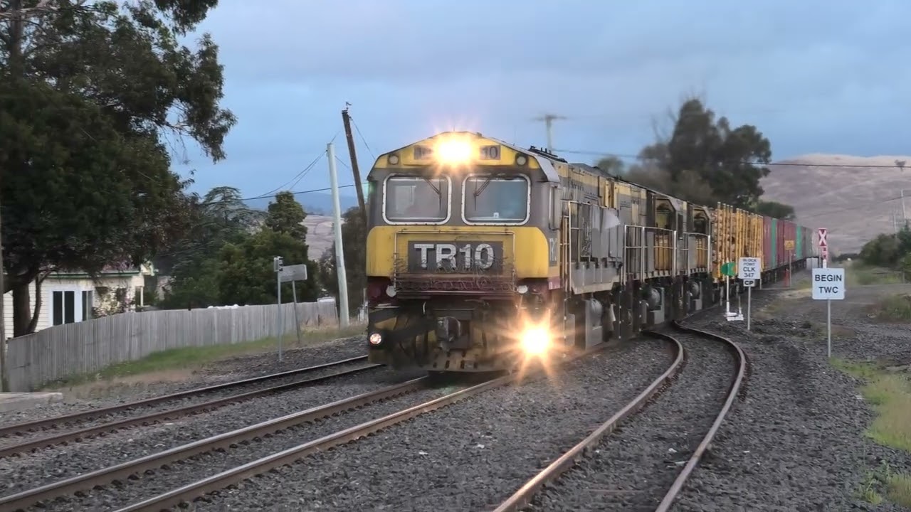 TasRail train 136 TR10/TR03/TR07 passing through Colebrook 18/01/2026