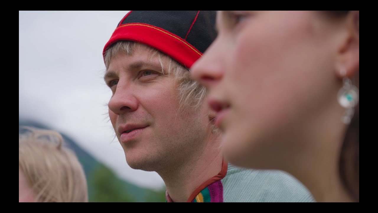 Manne feat. Inger M&aacute;rj&aacute;, Elina Ij&auml;s, Arktisk Filharmoni & S&aacute;mi L&aacute;vlunjoavku 