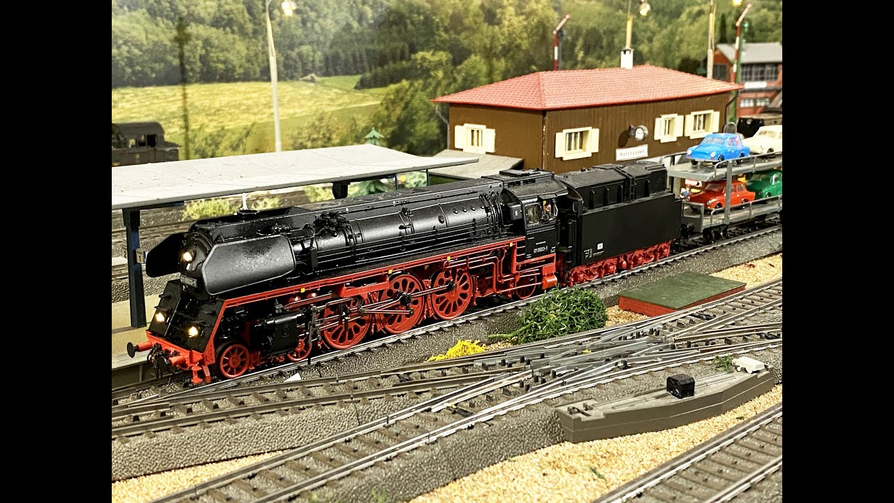 Märklin H0 39209 Dampflokomotive BR 01.5 DR DDR + Dahmer Autotransportwagen Trabant  & Wartburg PKW