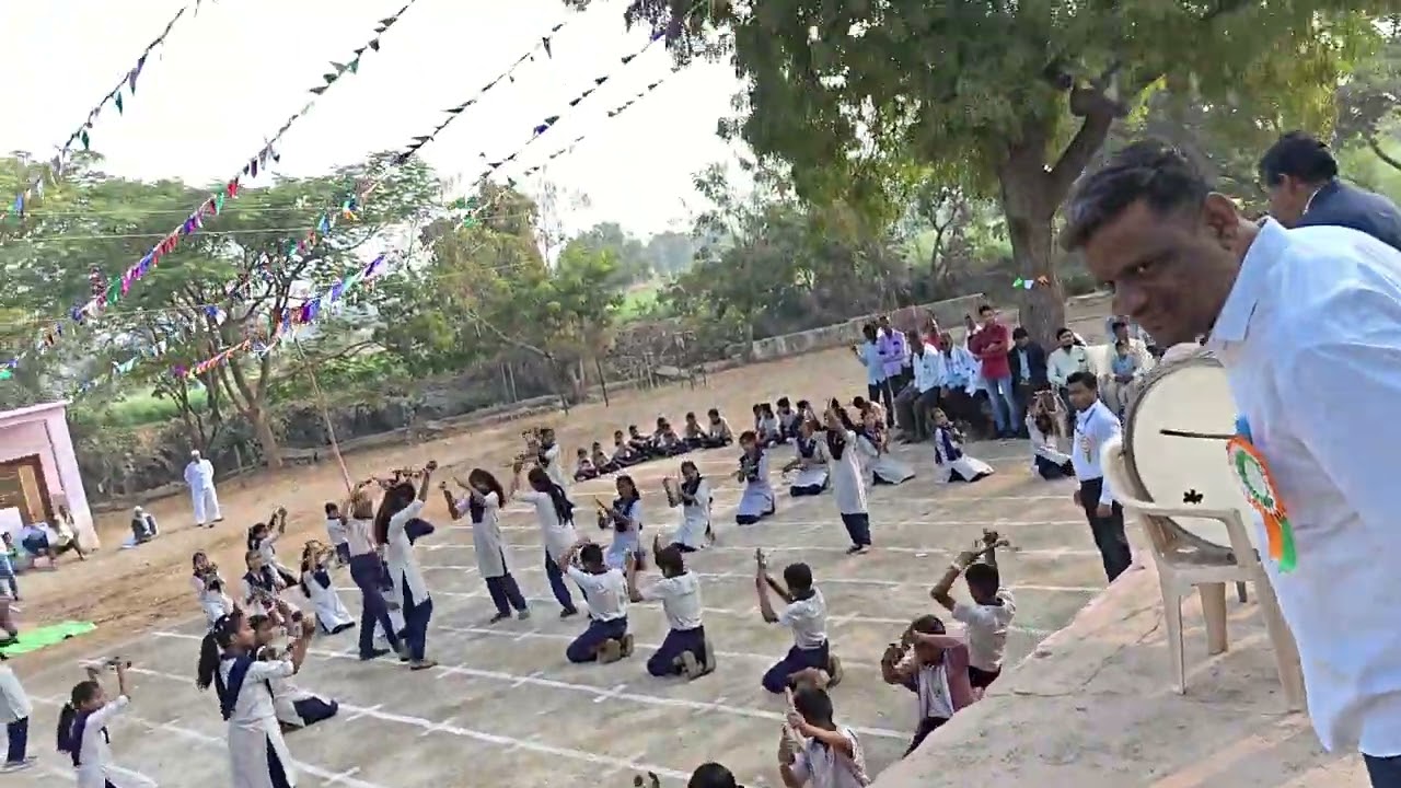 जि. प. प्रा. शा. गणेशपुर ता. कन्नड जि. छत्रपती संभाजीनगर. 26 जानेवारी 2026. लेझीम सादरीकरण.