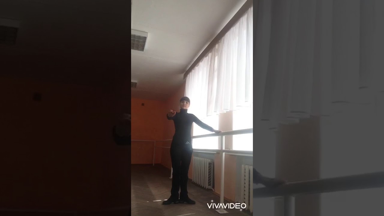 Народный станок для старших: плие.