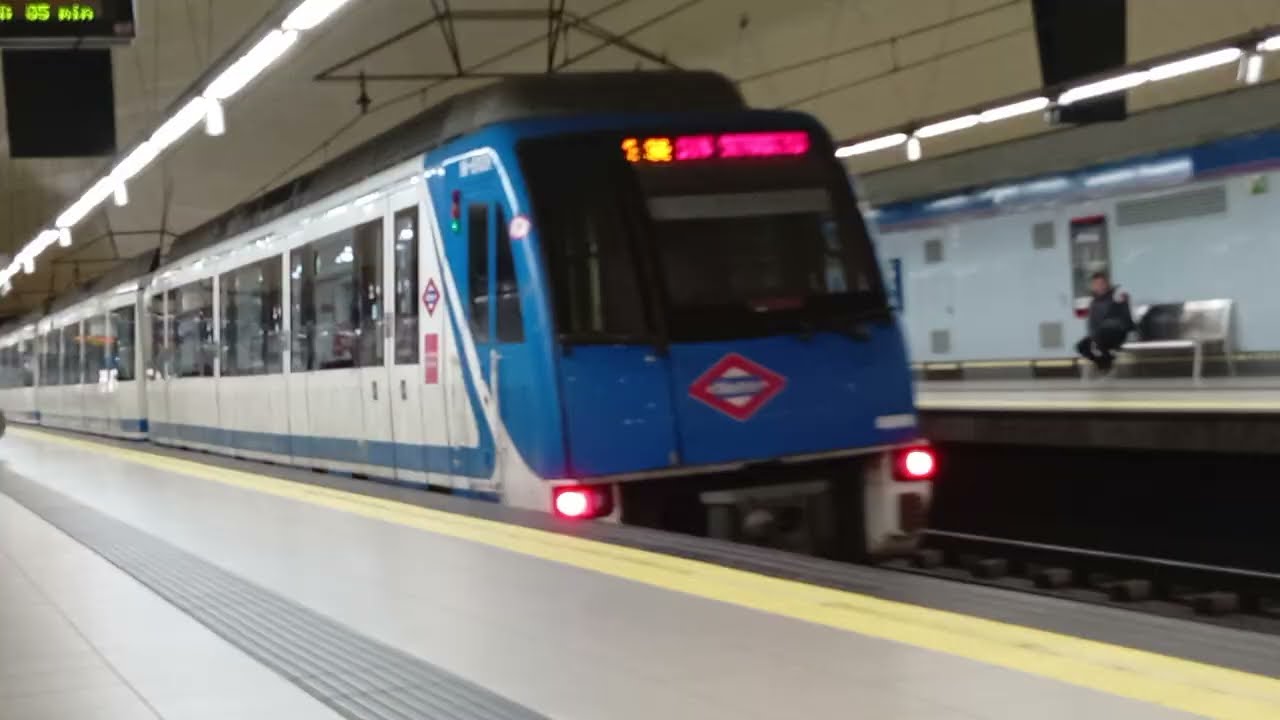 Here is the underground train not stop 🛑 in Plaza de Castilla Madrid Saturday 14 March 2026