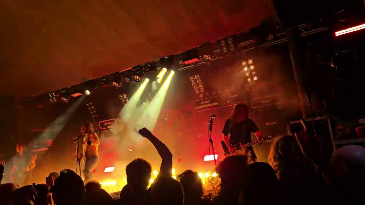 Airbourne live at Rock city - Gutsy