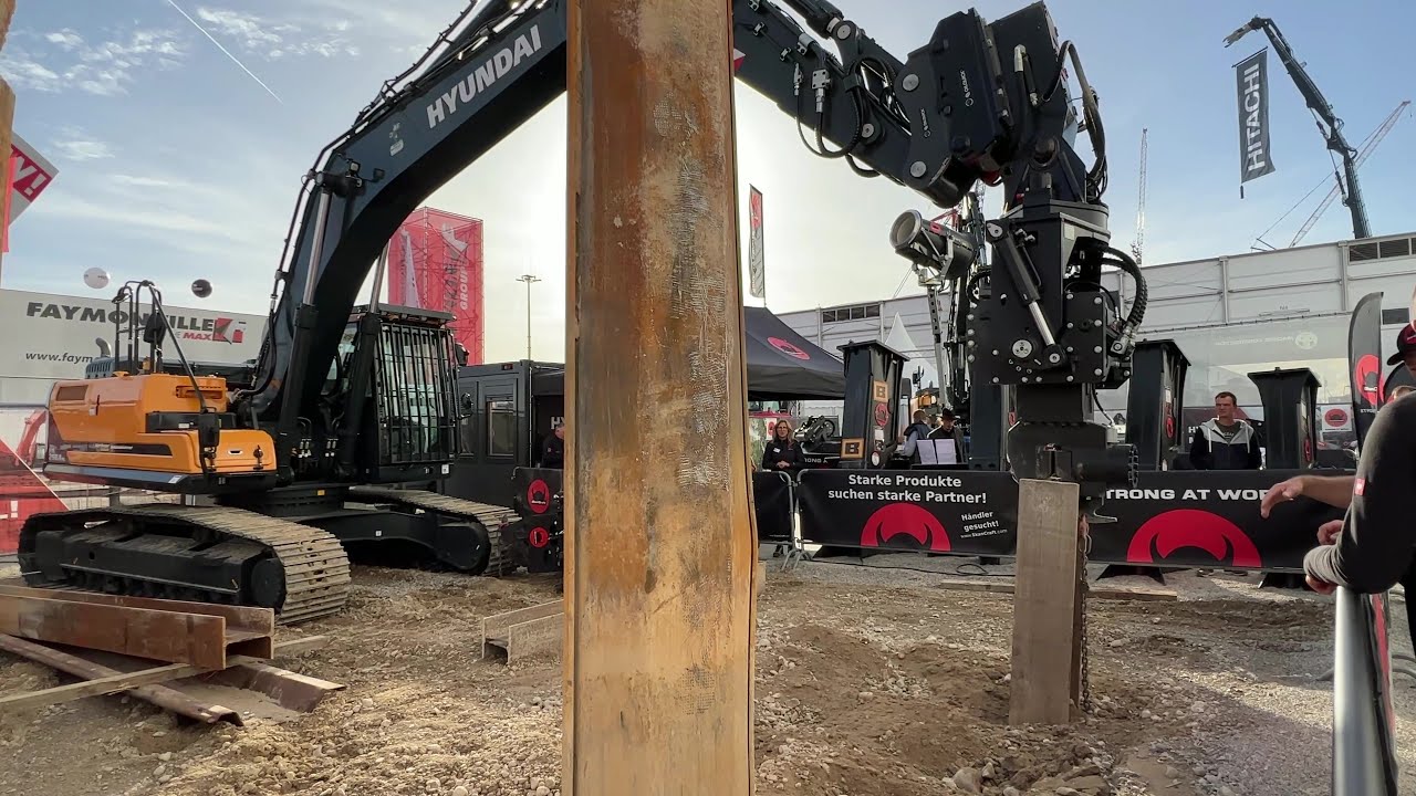 Hydraulic Vibration Ram Show At Bauma 2022 Expo - 4k