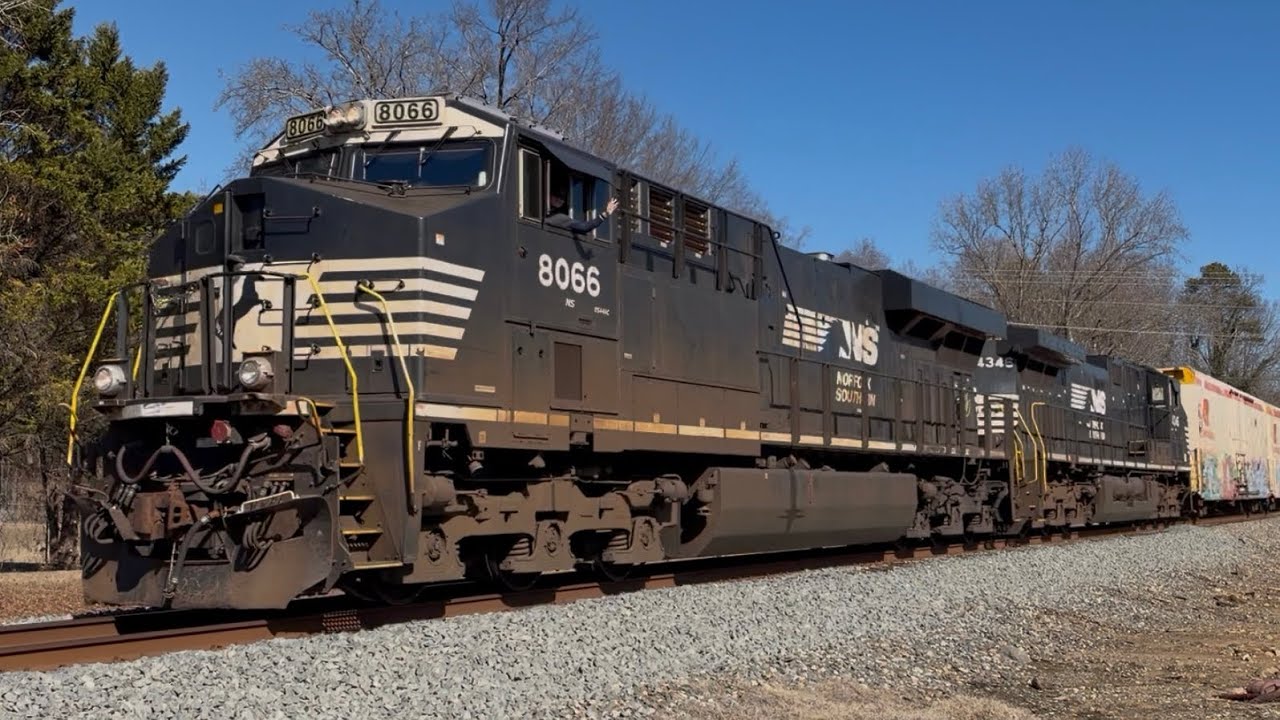 NS 8066 leads a very long and late 15R with a nice crew!! 2-7-2026