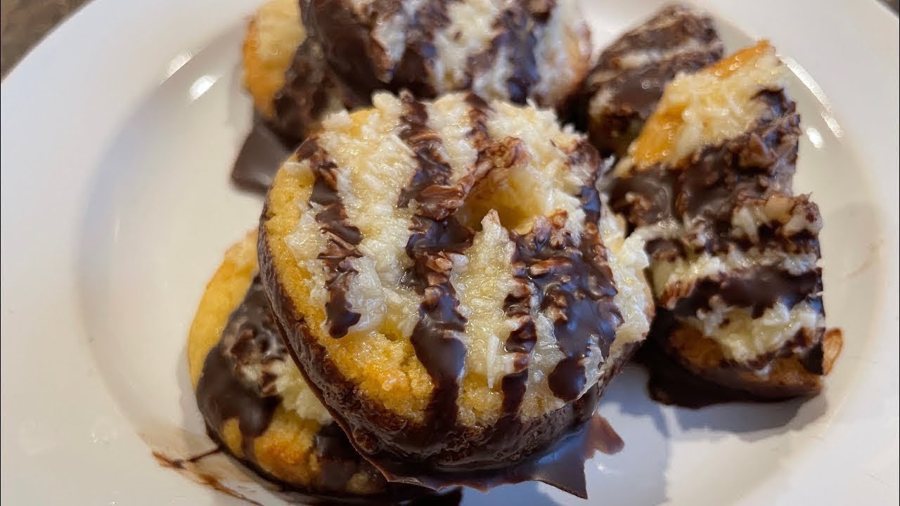 Keto Samoas – Chewy Coconut Caramel Chocolate Cookies