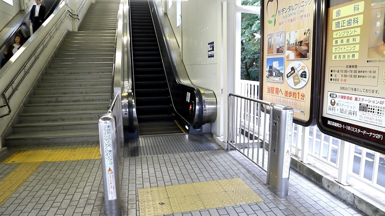 【三菱製】阪急富田駅　降りエスカレーター