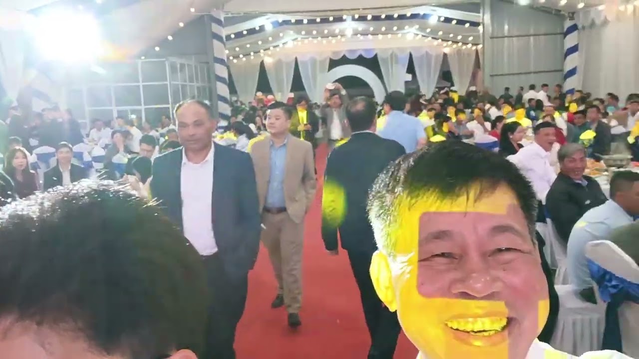 Nghệ sỹ Quang Tèo trong buổi ra mắt dây chuyền SX cám cá của CT Thái Bình Dương 