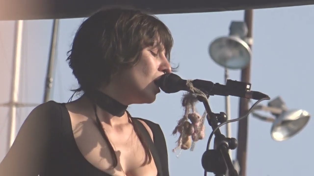 Julie - very little effort - live Primavera Sound 2025 Parc del Fòrum Barcelona 5th June 2025