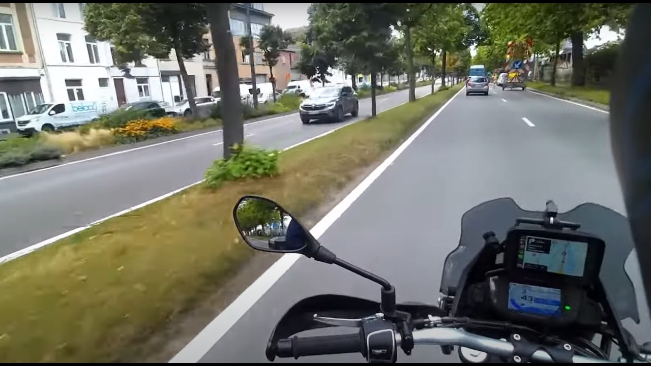 Glad it wasn't rush hour! - Moto Guzzi V85TT - POV
