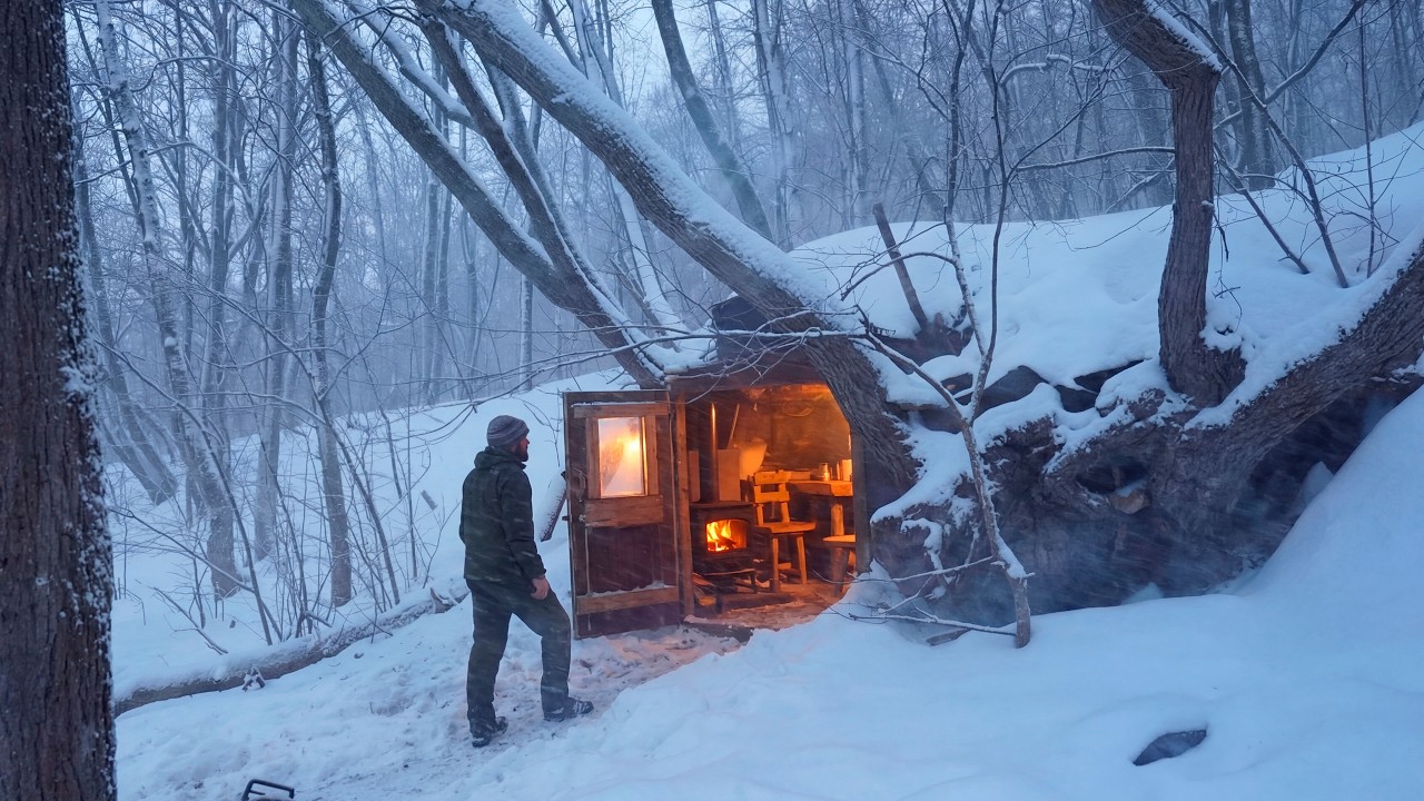 He Restored a Hidden Forest Shelter | Alone in a Blizzard Night ASMR | Episode 2