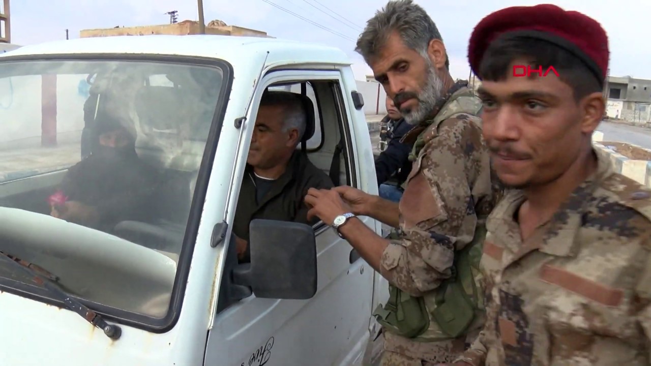 SMO askerleri, Tel Abyad girişinde güvenlik kontrolleri yapıyor