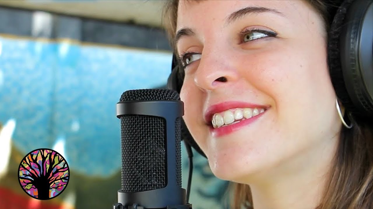 Me Haces Bien | Tocando En Red (Inspired By Playing For Change)