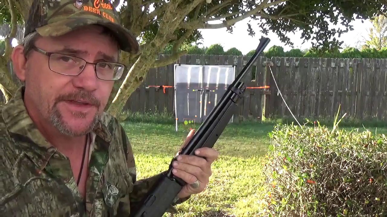 Пневматическая винтовка Crosman Legacy 1000 с помповым механизмом для подачи пуль/шариков.
