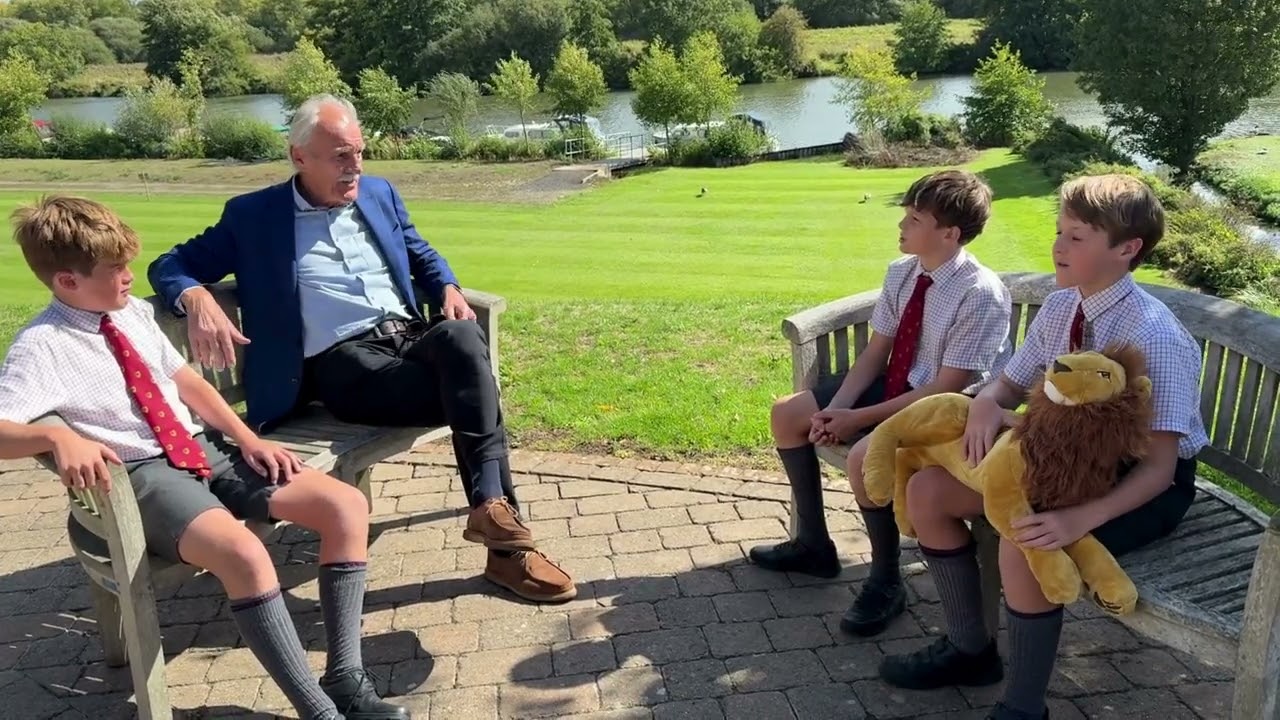 RUGBY LEGEND ROGER UTTLEY VISITS MOULSFORD