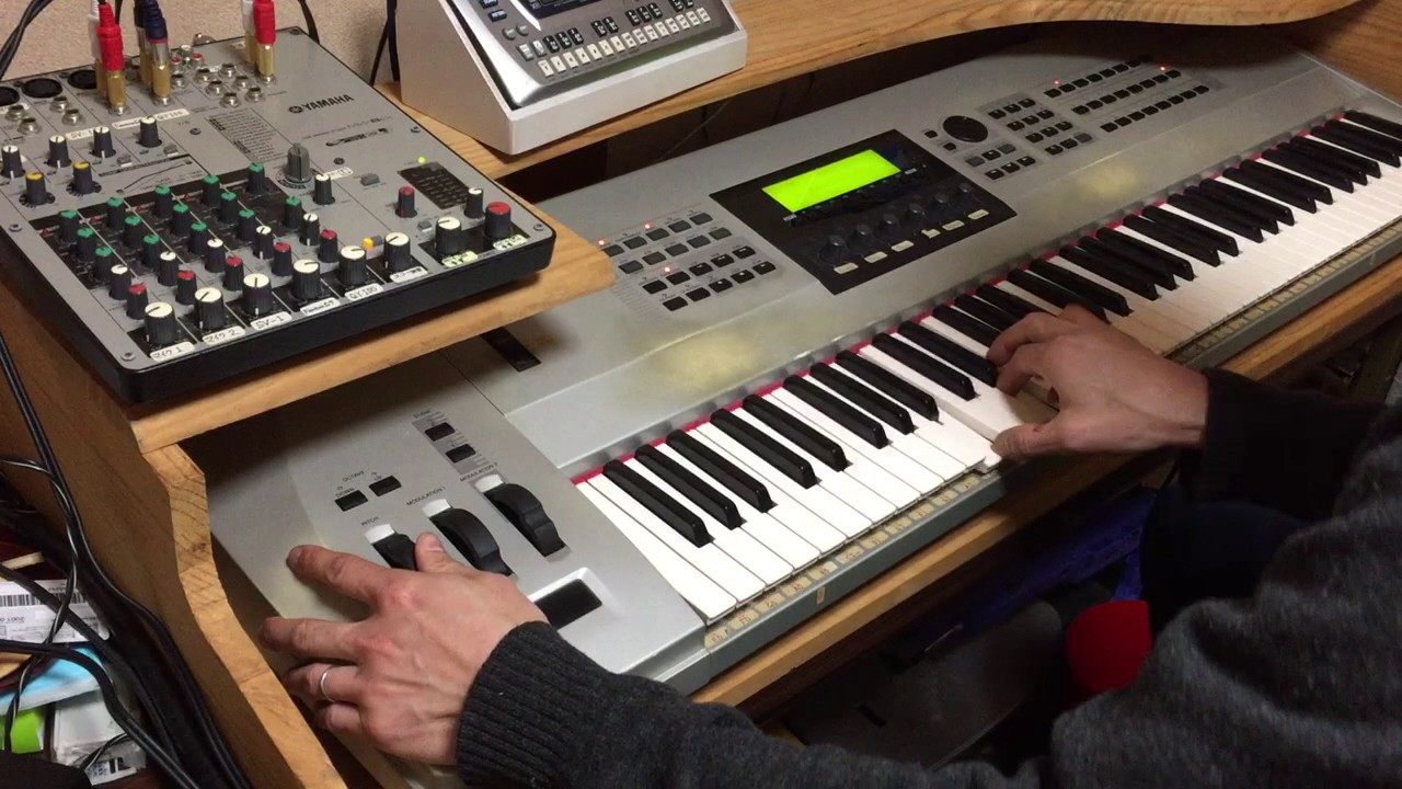 YAMAHA EX5 FDSP DistGtr Demo