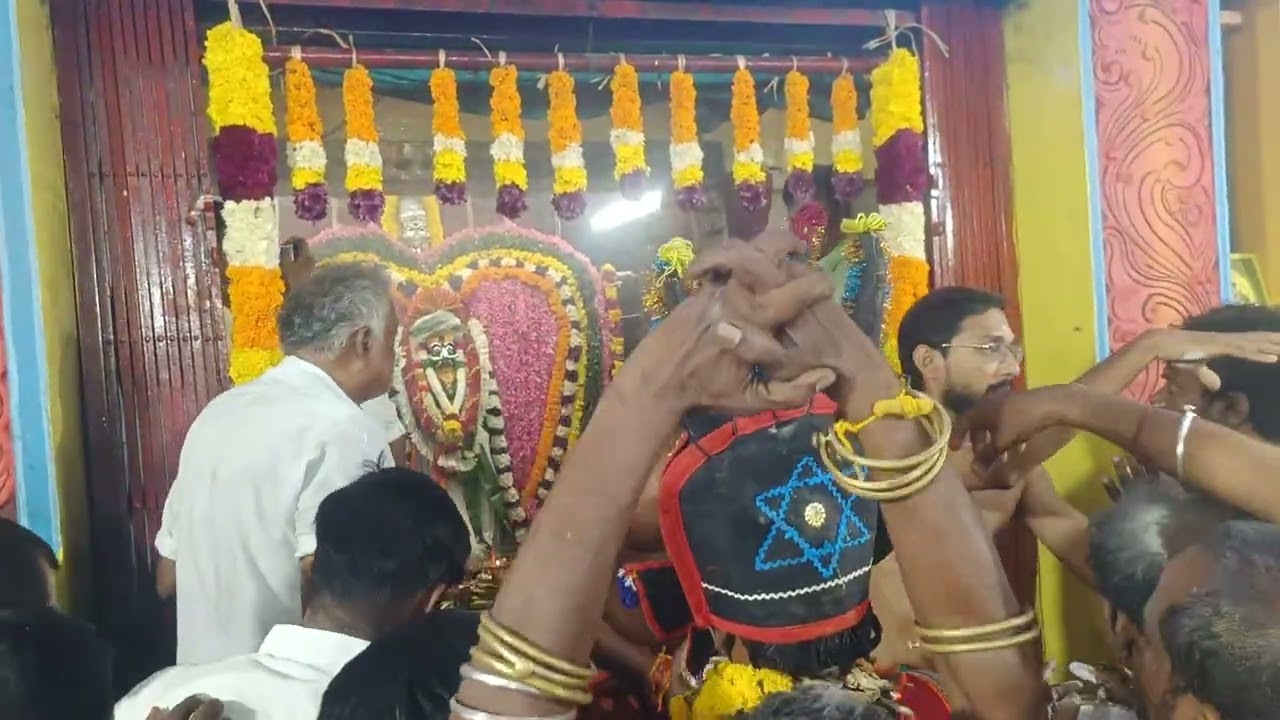சாத்தான்குளம்  அருள்மிகு ஸ்ரீ கரையடி சுடலை மாடசுவாமி கொடை விழா காப்பு கட்டுதல் சிறப்பு பூஜை 
