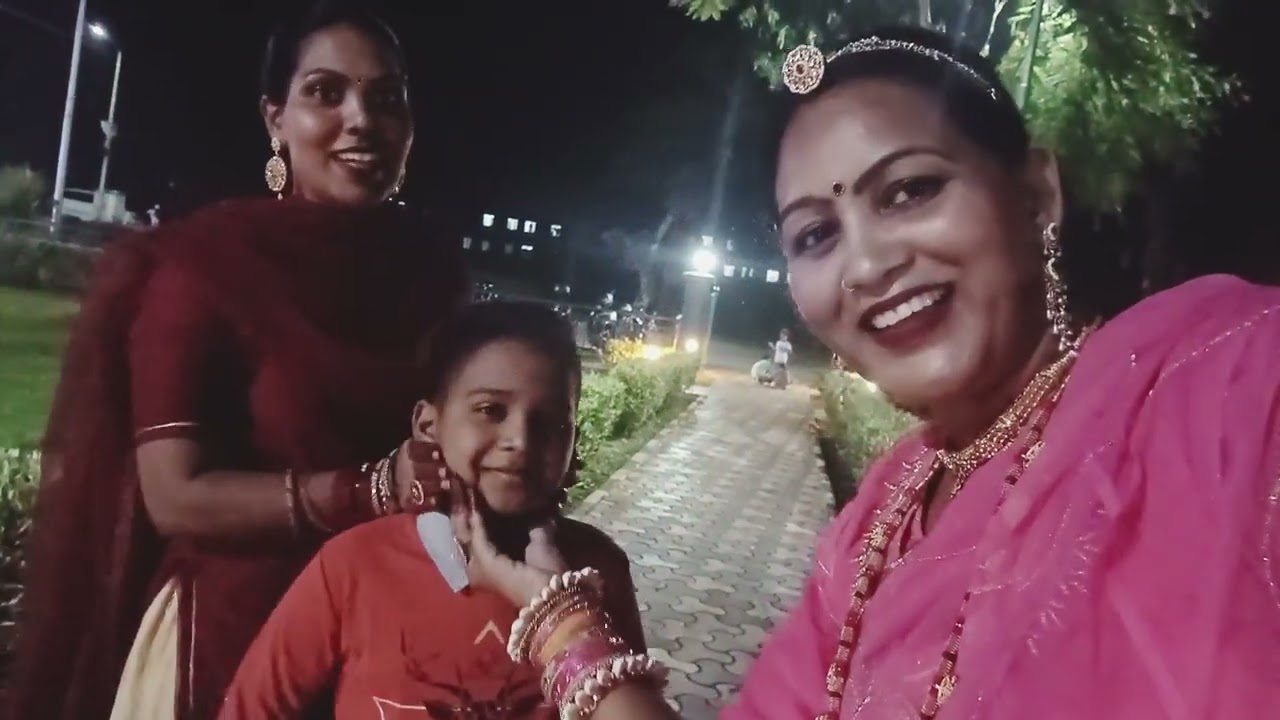 इतना सज संवर कर कहां चली हम सब सखियां 