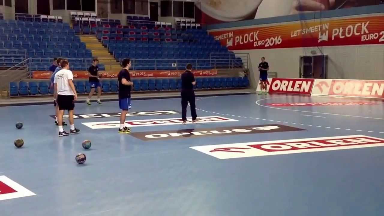 Vedran Zrnić rzuca ze skrzydła