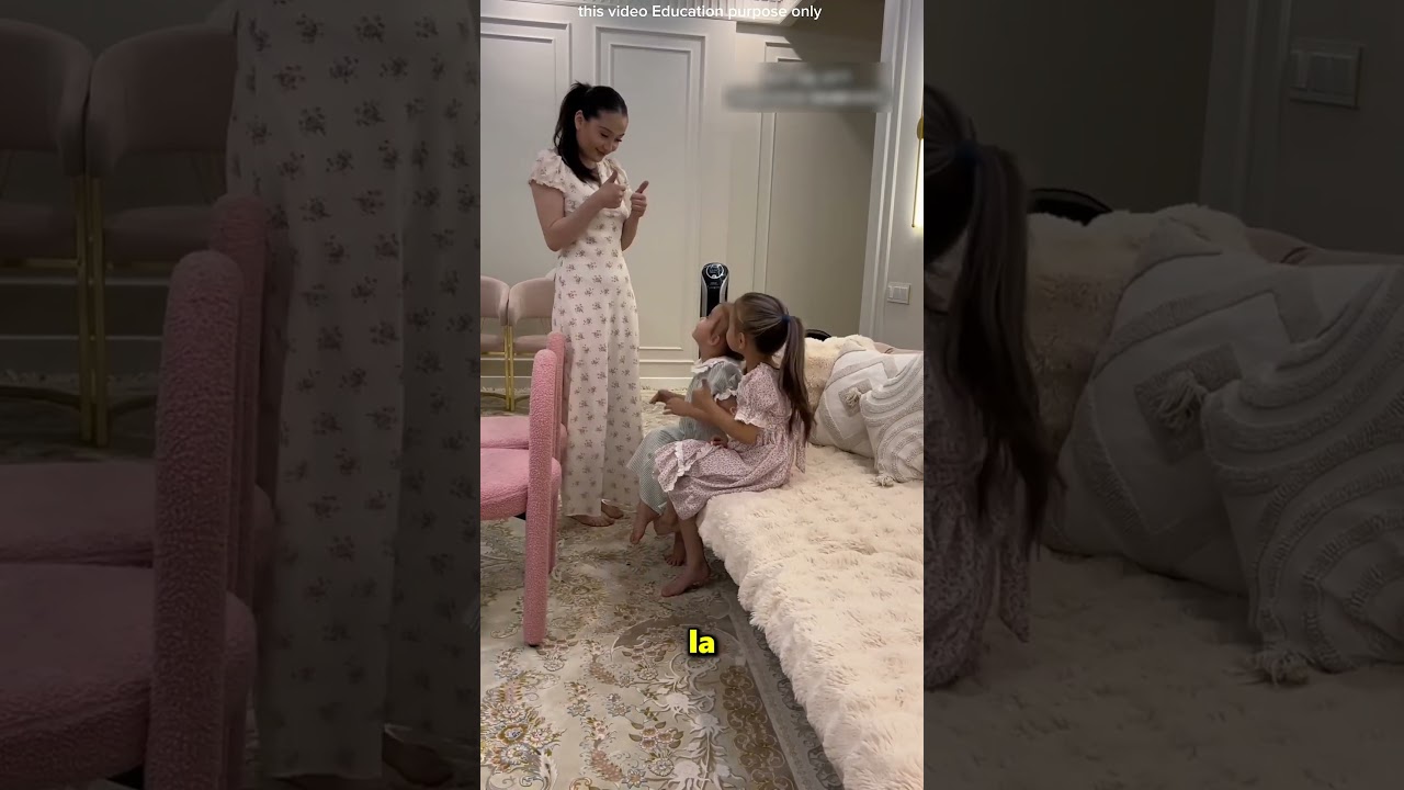 Maman enseigne &agrave; ses filles la bonne mani&egrave;re de marcher ❤️