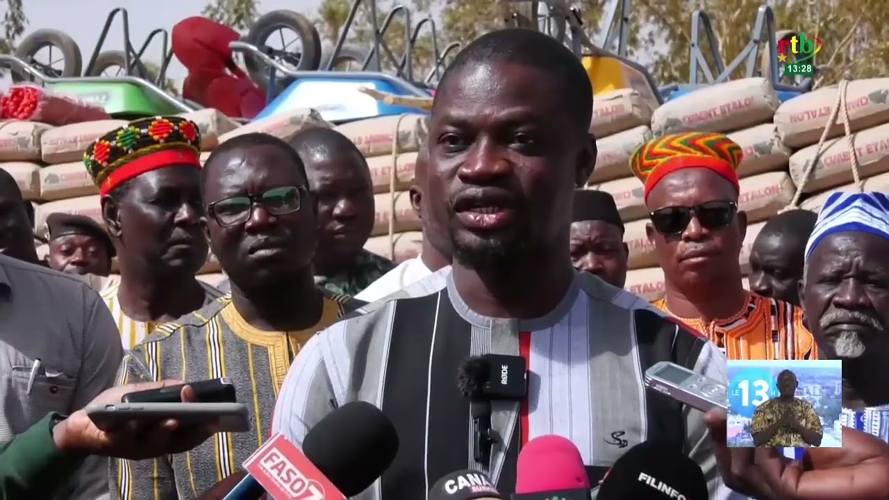 Faso Mêbo : l’Association des Voisins unis de Nioko 1 offre 3 tonnes de ciment