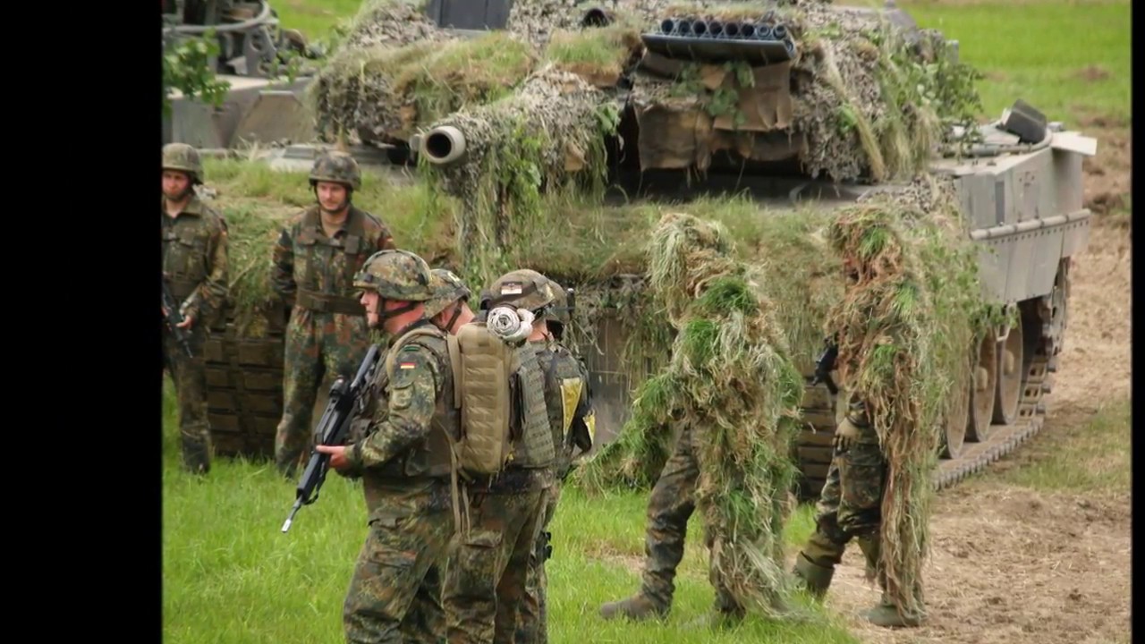 Gefechts&uuml;bung Bundeswehr mit Kampfpanzer LEOPARD+Grenadieren der PzGrenBrig 37,Frankenberg 2016