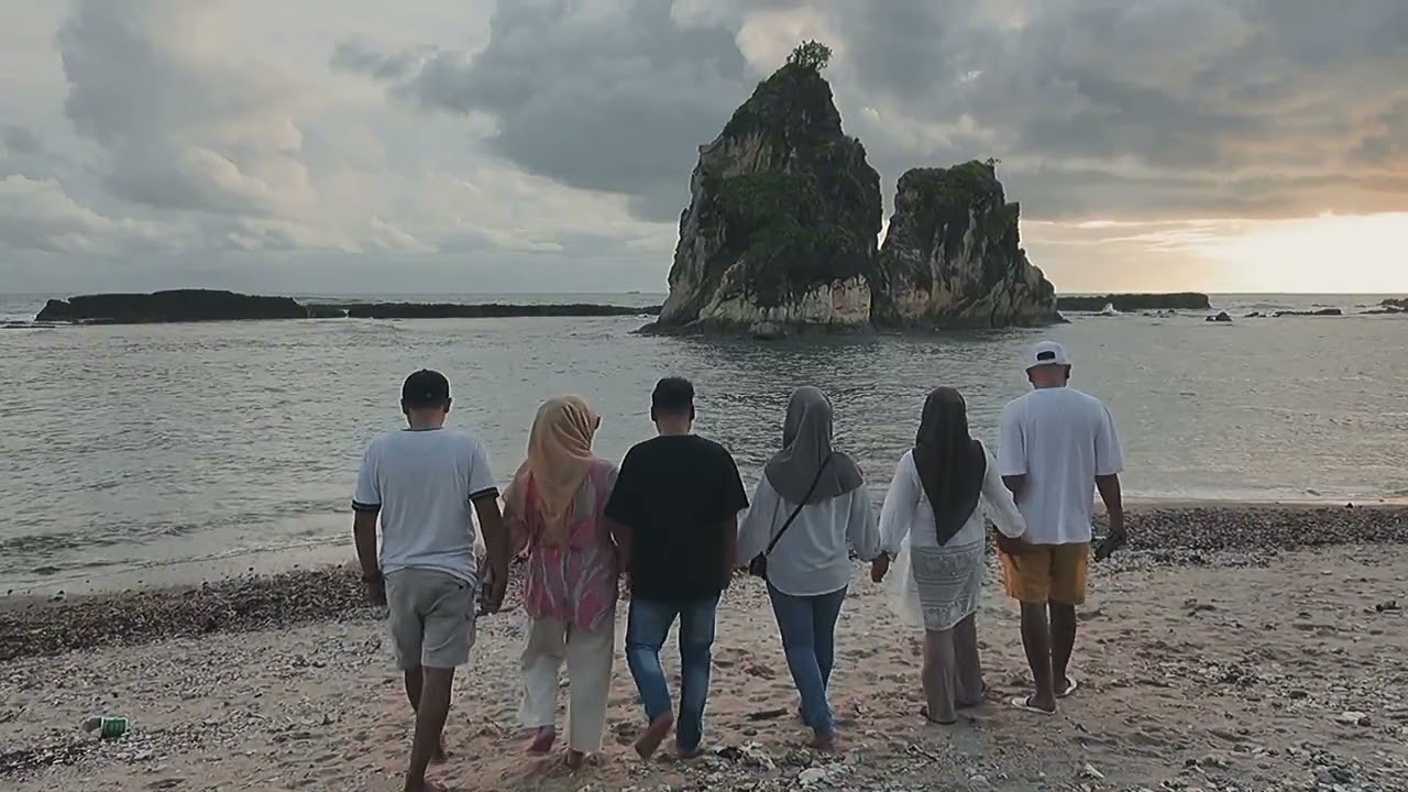Pertualangan pantai sawarna