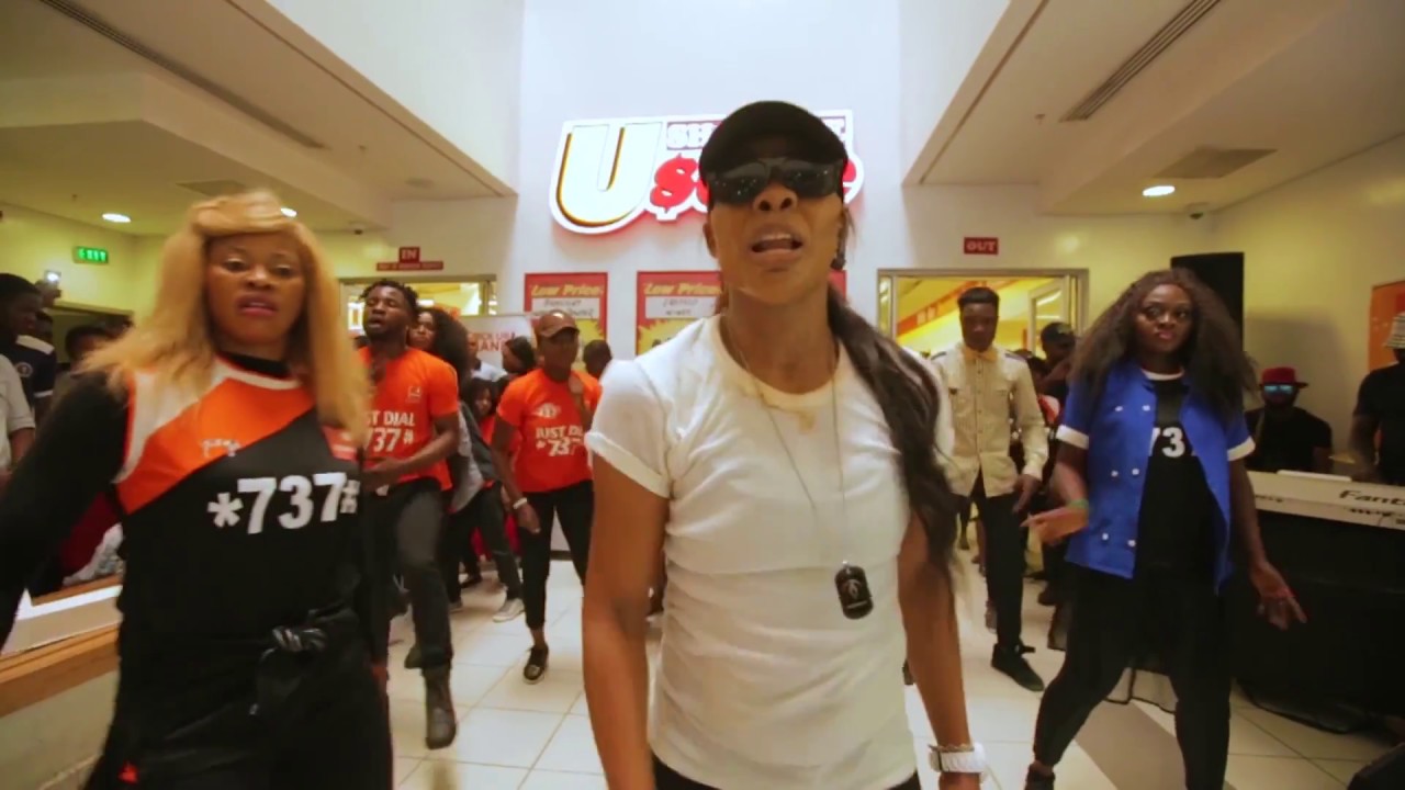 737 Moments - Flash Mob