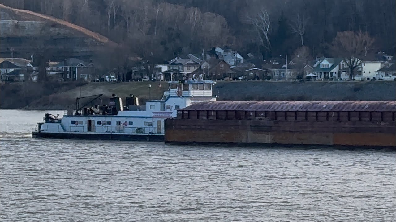 M/V Leo G Lutgring passes by Ironton OH