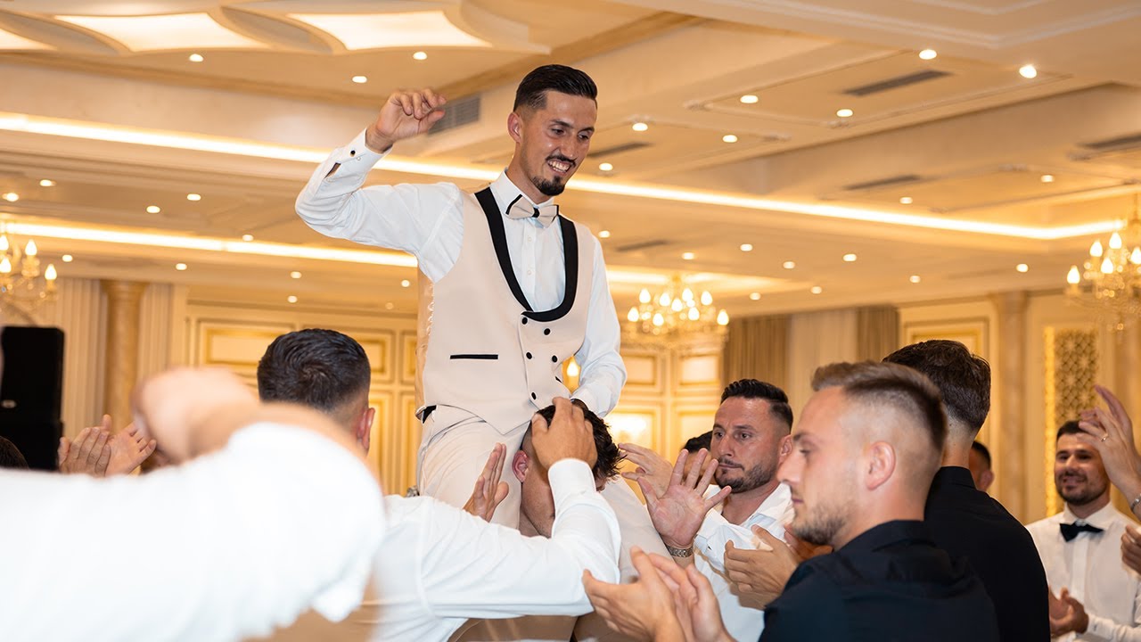 Shoqëria e dhëndrit në valle , Adi Sybardhi & Batalioni B13🔥 Familja Gjeci | Studio iBEG4 |