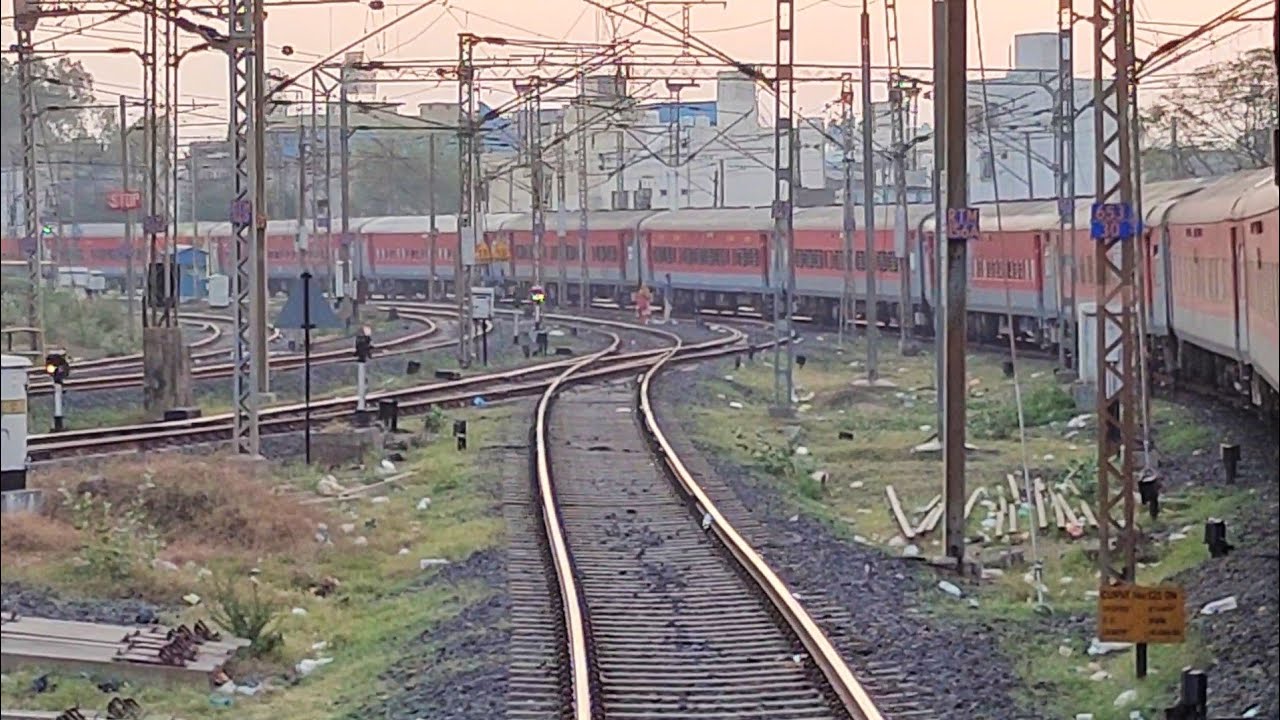 Avantika Express | Mumbai - Indore Journey!!!