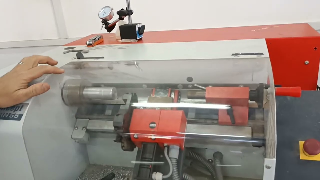 آلة الخراطة CNC:ثانوية حيرش محمد وهران 3 تر/2022-2023