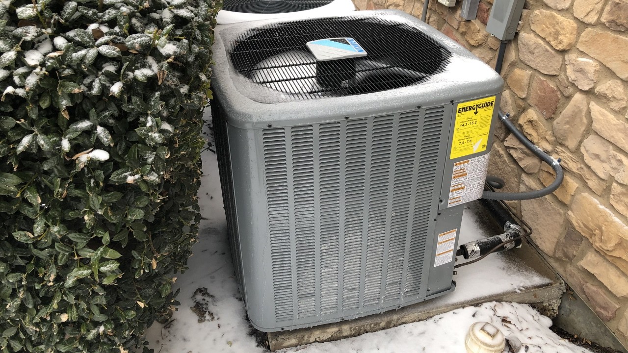 2025 Daikin DH5SE Heat Pump w/ R-32 - Running & Full Defrost Cycle (Steam Show)